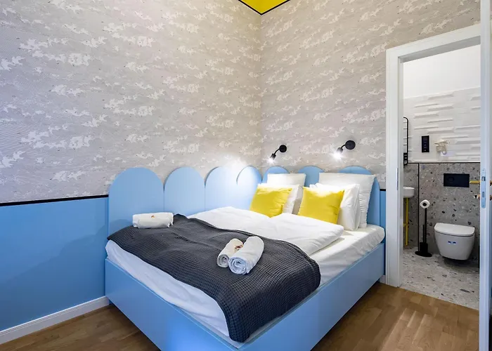 Stylish New With Ac Budapeste