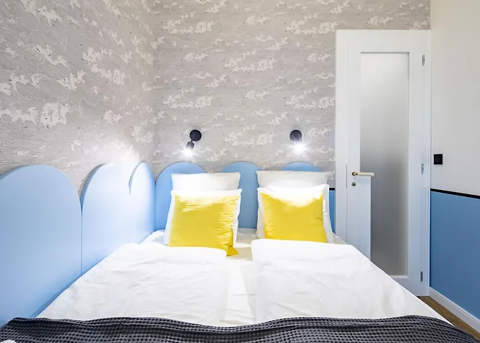 Stylish New With Ac Budapeste
