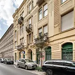 Stylish New With Ac Apartment *